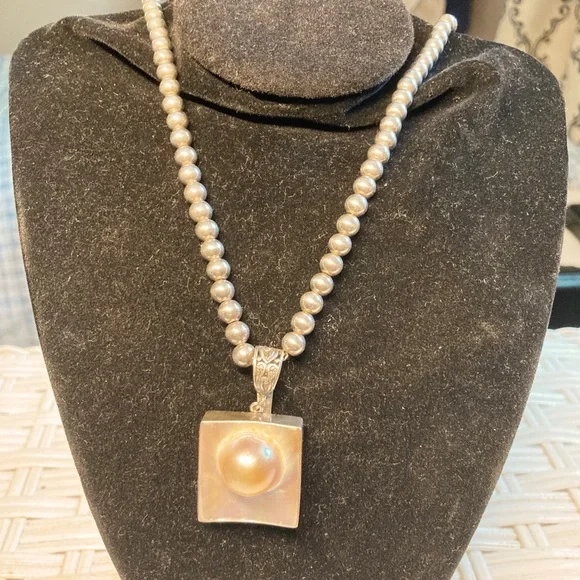 Vintage Silver Bead Shell/Pearl Necklace - Picture 6 of 9